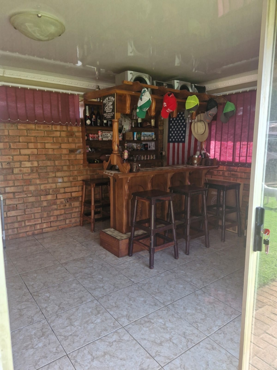 To Let 3 Bedroom Property for Rent in Flamwood North West